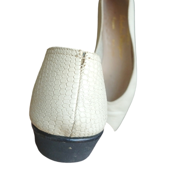 Ferragamo Snake Embossed Cream Leather Flats Size 8.5 - Picture 9 of 10